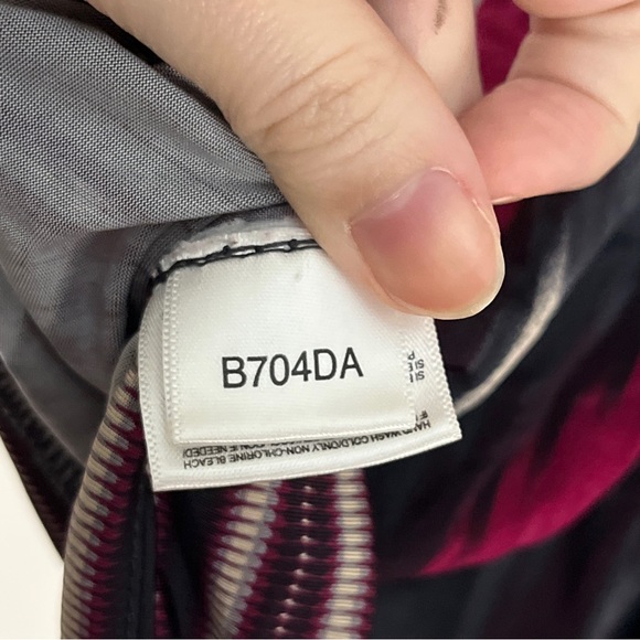 BCBGMaxAzria Black & Pink Blouse Rose Wrap Top Short Sleeve Surplice V-Neck Sz S - Picture 11 of 12